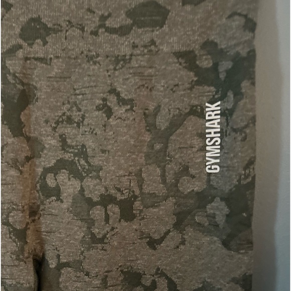 NEW GYMSHARK FLORAL CAMO BUM SCRUNCH REVERSIBLE  LEGGINGS large - Picture 5 of 10